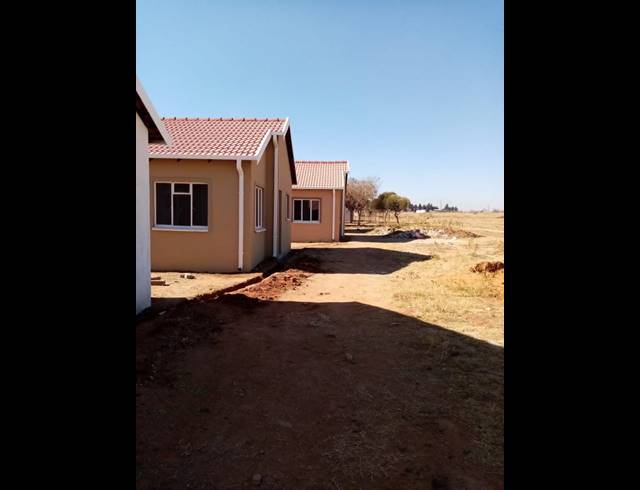 2 BEDROOM HOUSE FOR SALE IN LENASIA SOUTH